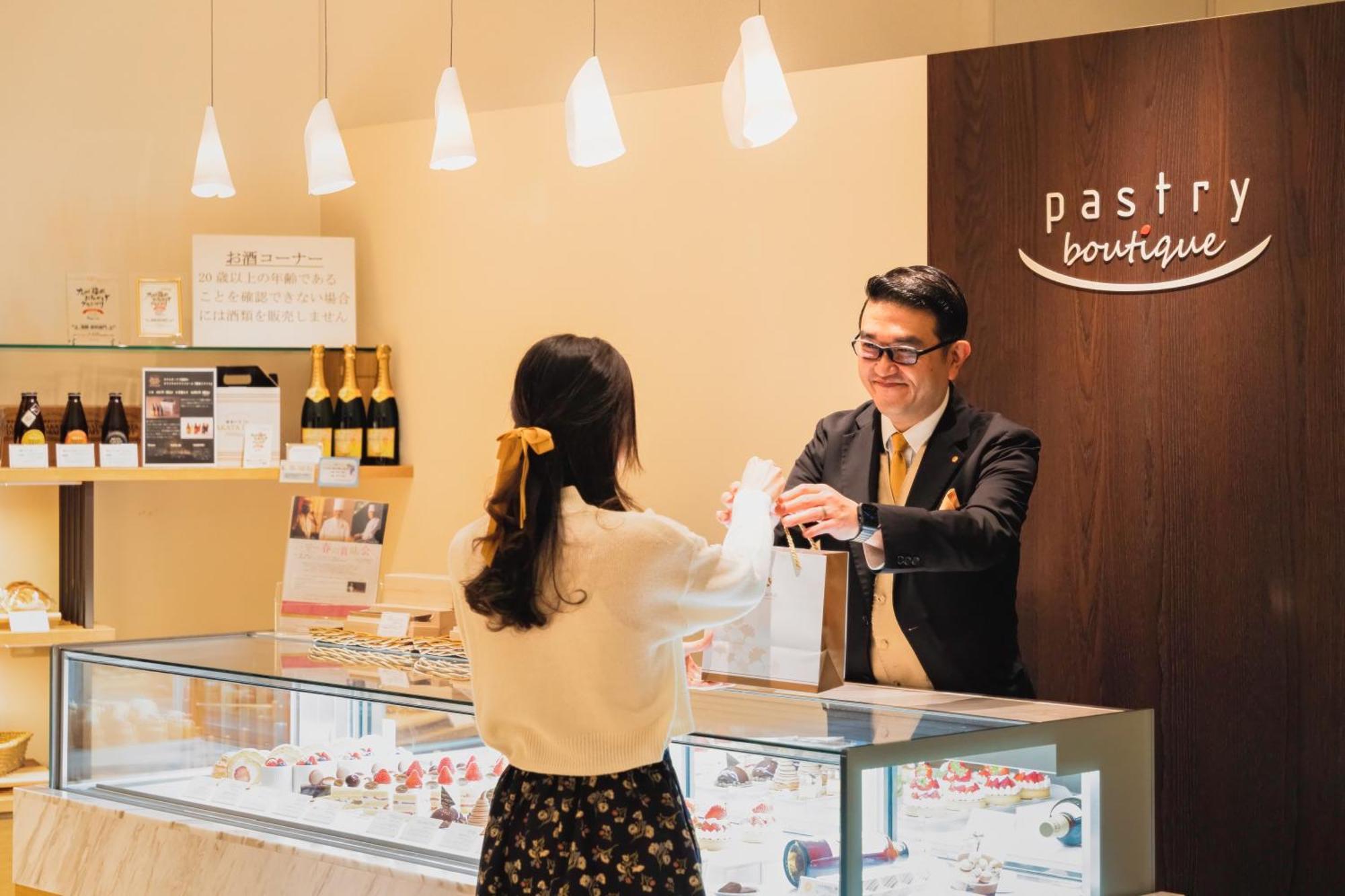 Hotel Okura Fukuoka Fukuoka  Exterior foto A pastry boutique in Japan
