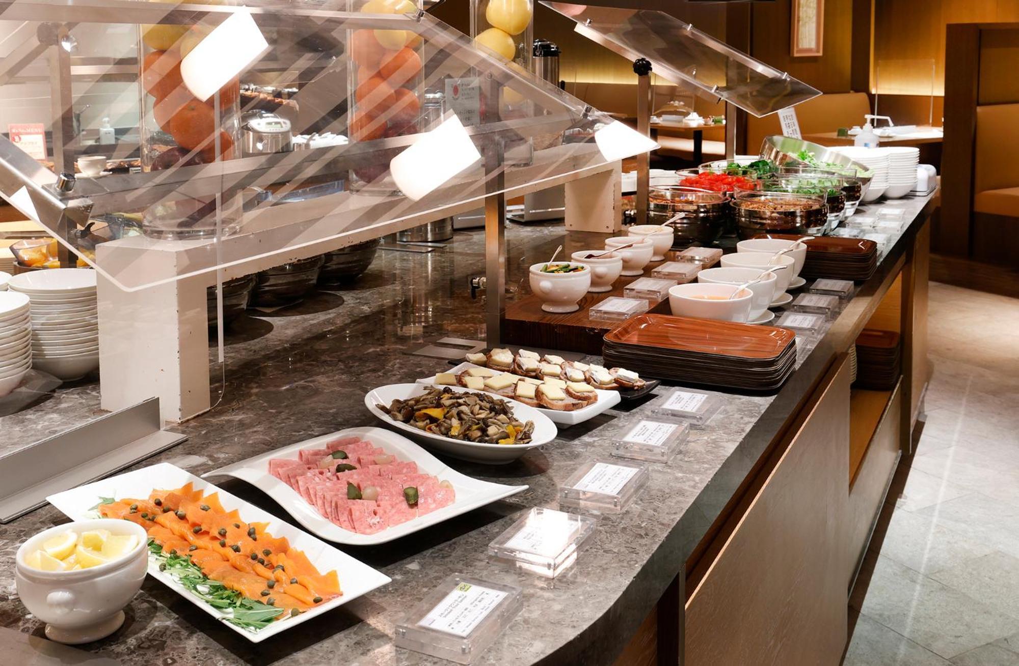 Hotel Okura Fukuoka Fukuoka  Exterior foto A buffet at a hotel