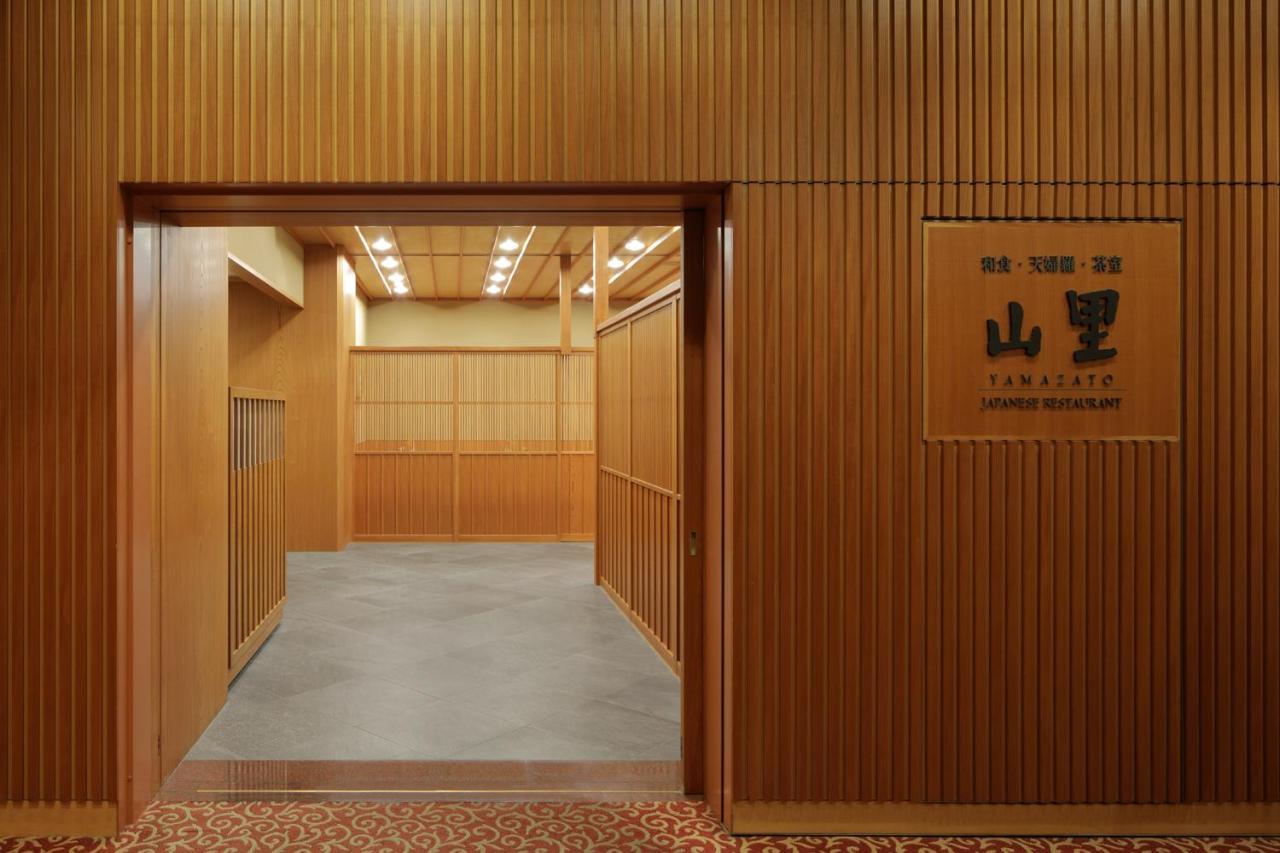 Hotel Okura Fukuoka Fukuoka  Exterior foto Entrance to the library